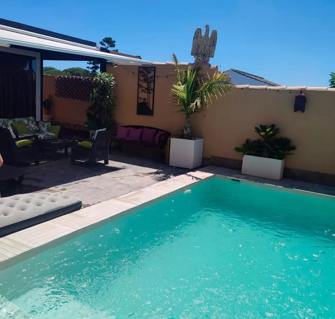 Chalet Con Piscina Privada Y Jardin Familias Y Parejas Conil De La Frontera